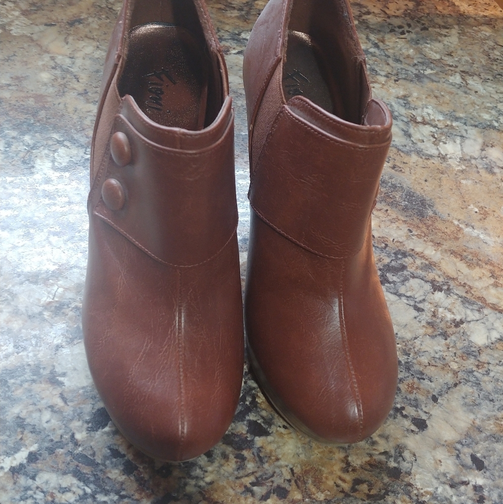 Fioni platform heels